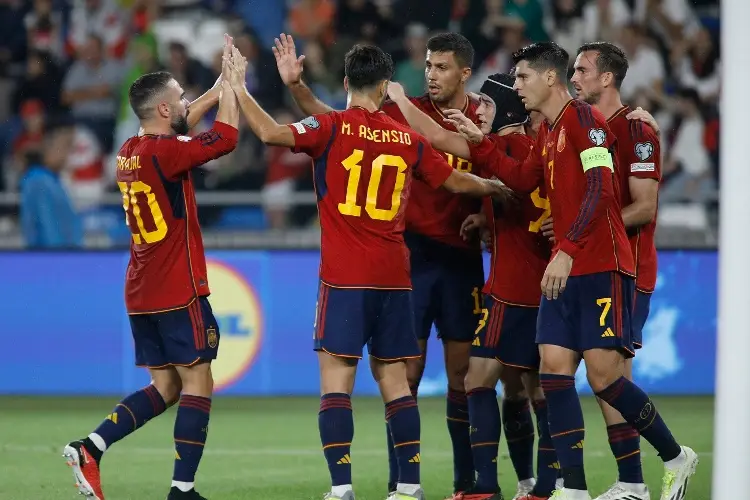España convoca a nuevos jugadores ante bajas por lesión 