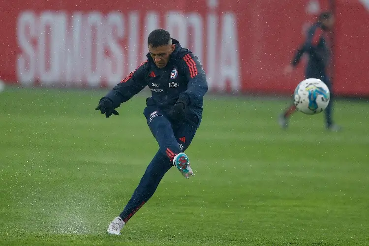 Alexis Sánchez no tiene anemia, podrá jugar con Chile