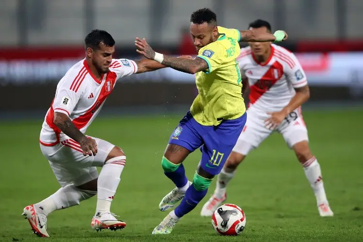 Brasil consigue triunfo agónico en Perú rumbo al Mundial 