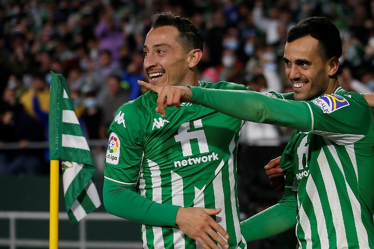 Andrés Guardado se siente cómodo con su nuevo rol en el Real Betis