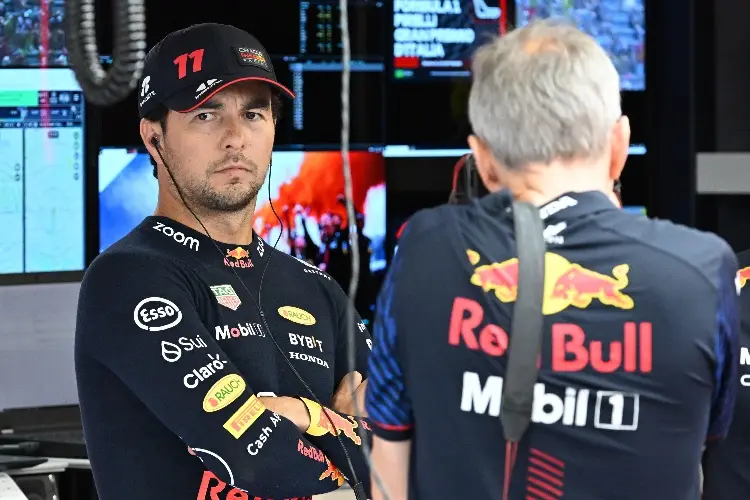 'Checo' Pérez saldrá en el lugar 13 del GP de Singapur, Sainz logra la Pole