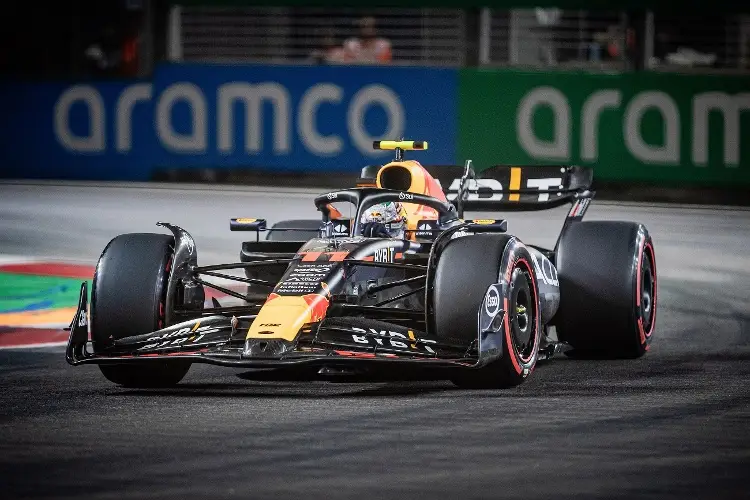 'Checo' Pérez se queda lejos del podio en el GP de Singapur 