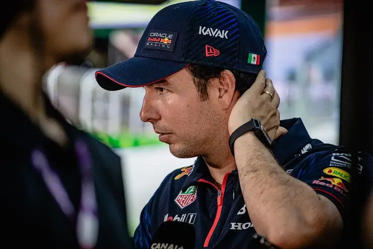'Checo' Pérez califica como 'un desastre total' su rendimiento en Singapur 