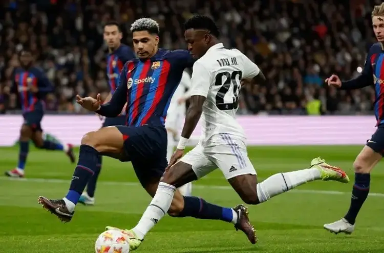 Ronald Araujo está cerca de regresar con el Barcelona