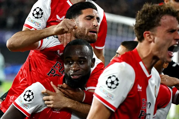 Feyenoord debuta con triunfo en Champions, sin Santi Giménez