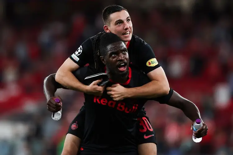 Salzburgo sorprende al Benfica en la Champions