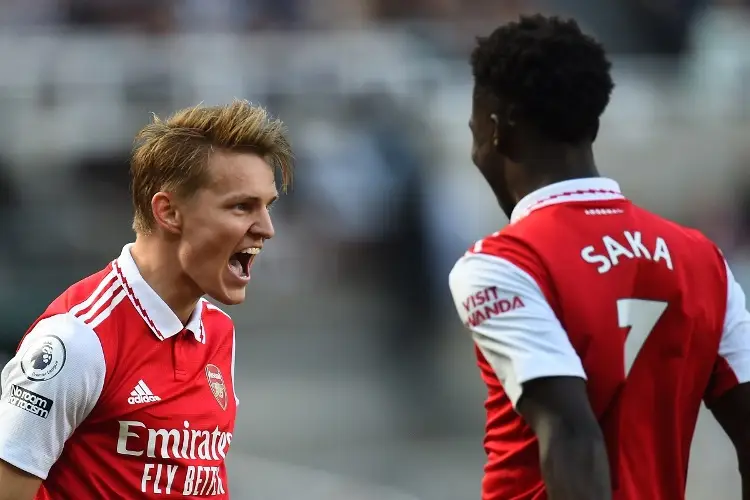 Arsenal renueva a su joven capitán Martin Odegaard