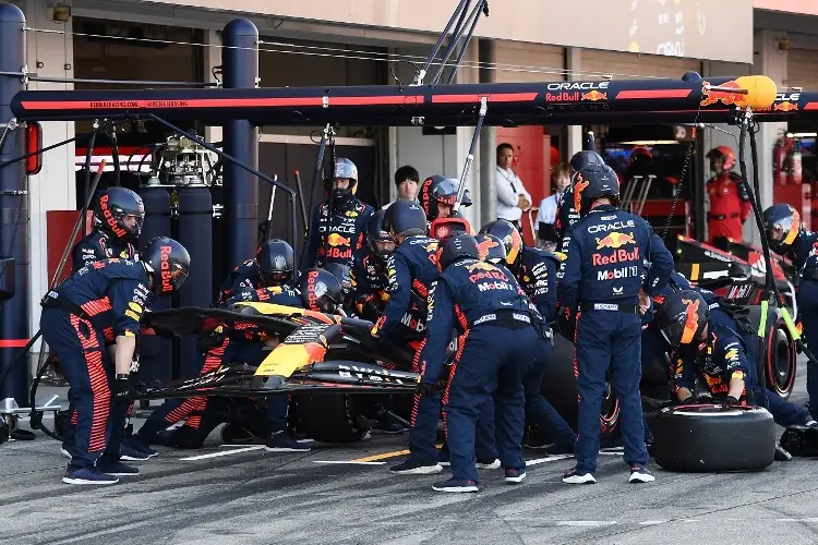 Desastrosa actuación de 'Checo' Pérez en Japón, esto le ocurrió (VIDEO)
