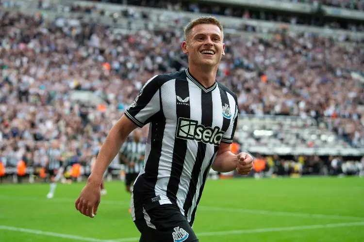 Newcastle logra histórica goleada en Premier League