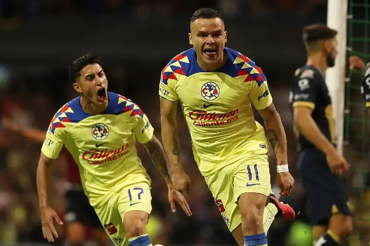 América se lleva el Clásico y asalta el liderato