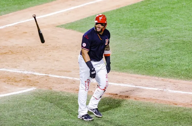 Edwin Espinal, Esmil Rogers y Olbis Parra se quedan en El Águila de Veracruz