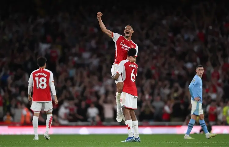 Arsenal vence a Manchester City y lo aleja del liderato 