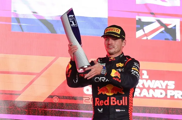 Verstappen celebra su tricampeonato de la F1 ganando el GP de Qatar 