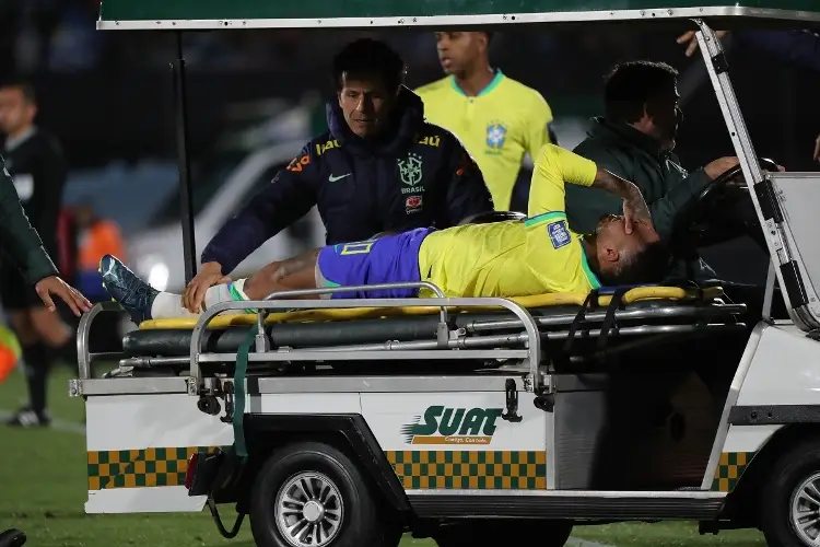 Terrible lesión de Neymar y tiene que ser operado