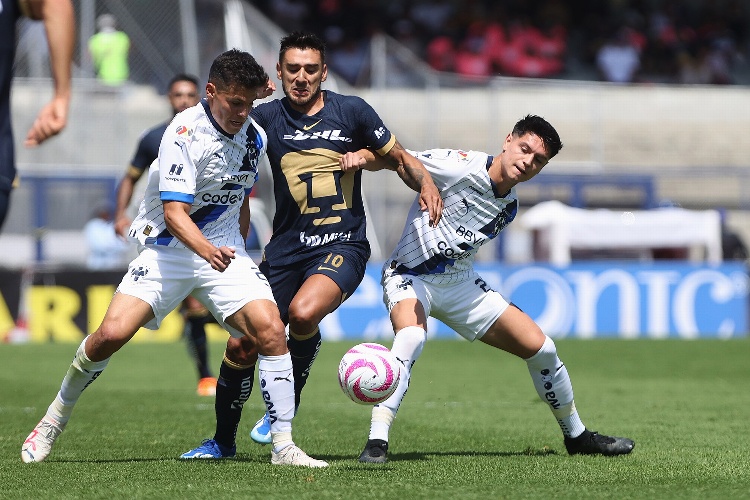 Rayados aprovecha el último minuto para golpear a Pumas