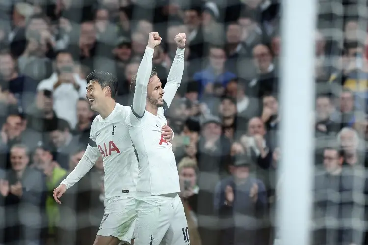 Tottenham recupera el liderato a costa del Fulham de Raúl Jiménez