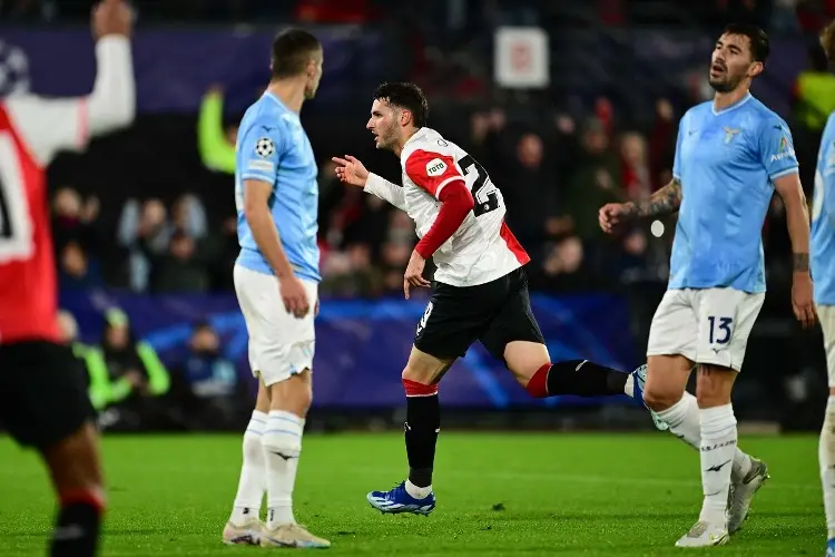 El primer gol de Santi Giménez en la Champions League (VIDEO)