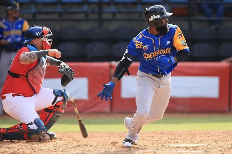 Se unen tres extranjeros a El Águila para Liga Mexicana de Beisbol