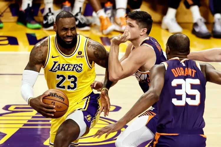 NBA: LeBron brilla como nunca y da triunfo a los Lakers