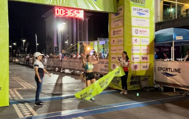Sarah Itzel Martínez y Juan Salgado conquistan Medio Maratón Nocturno Veracruz