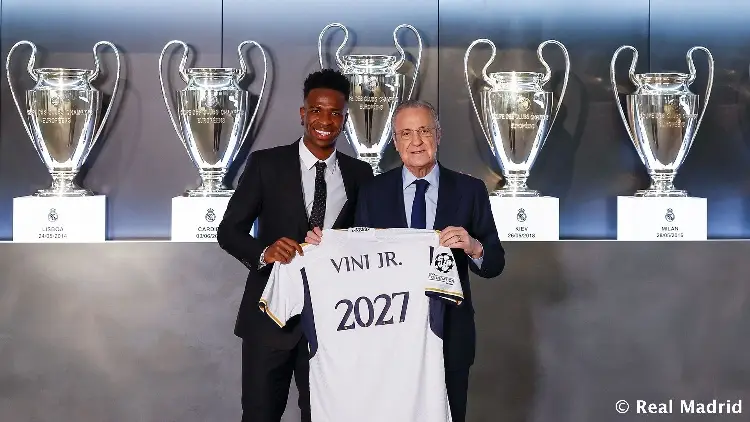 Vinicius y Real Madrid renuevan