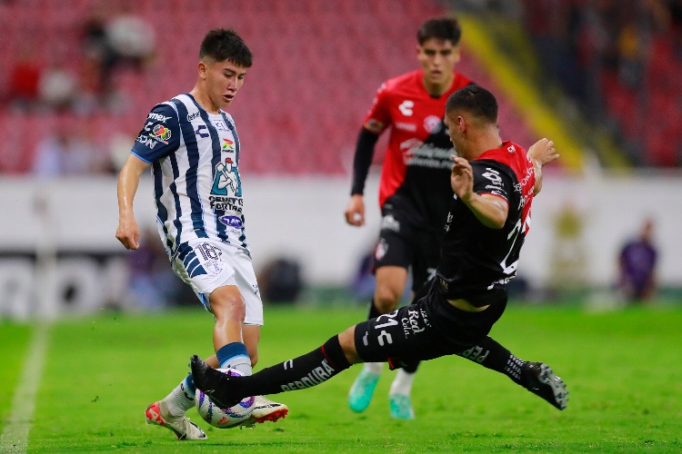 Pachuca le pega al Atlas en el debut de su DT