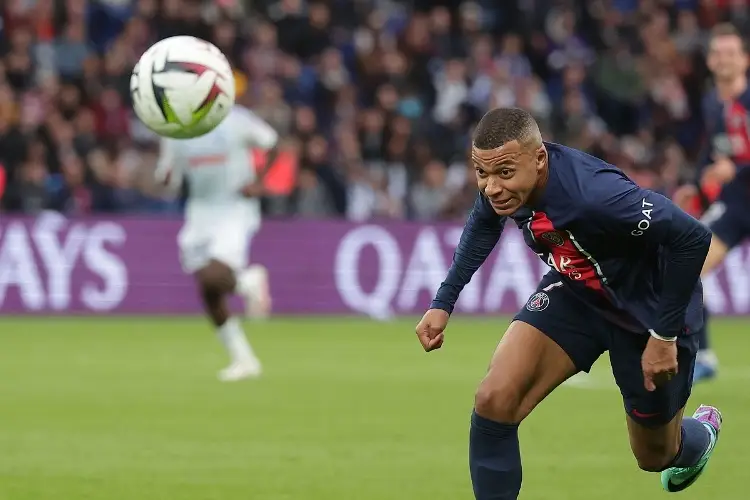 Real Madrid niega acuerdo salarial con Mbappé
