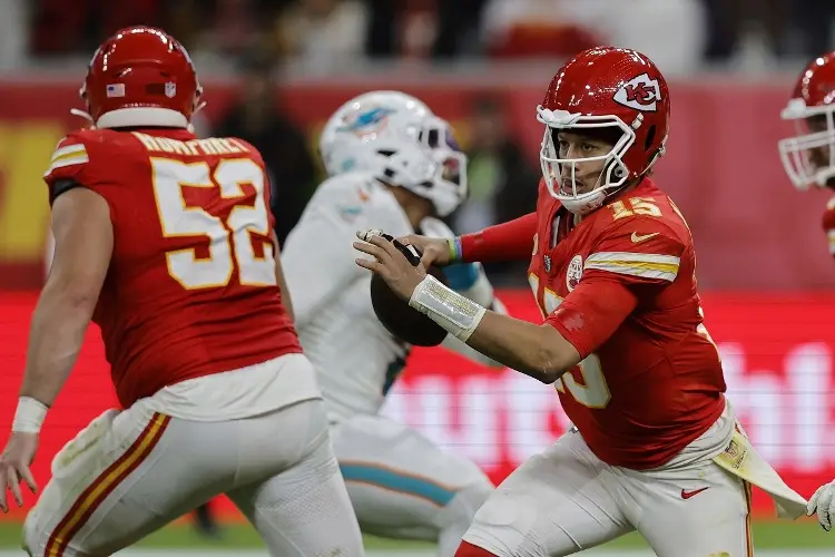 NFL: Chiefs destrozan a los Delfines en Alemania