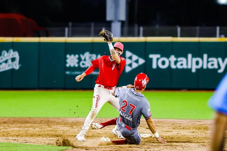 Diablos gana el Águila en el Beto Ávila