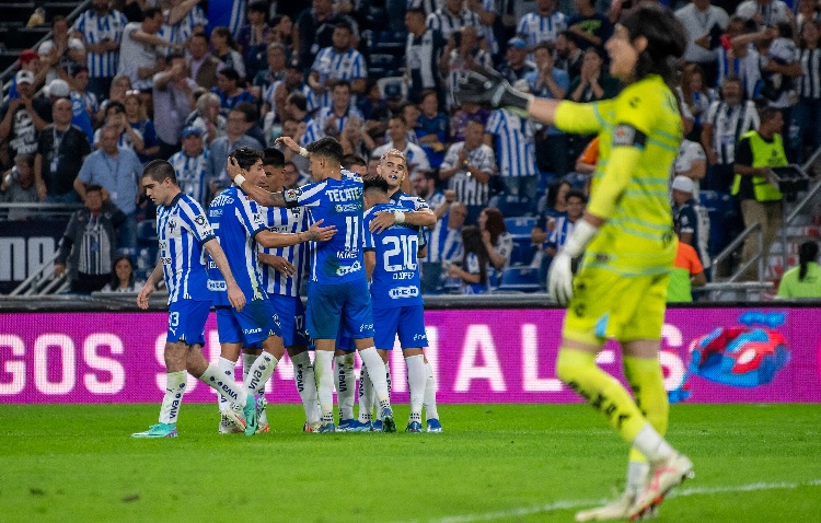 Rayados golea a Santos en un duelo pendiente