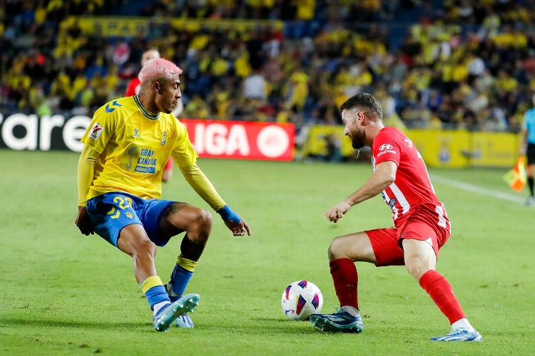 Julián Araujo y Las Palmas suman en la cancha de Osasuna 