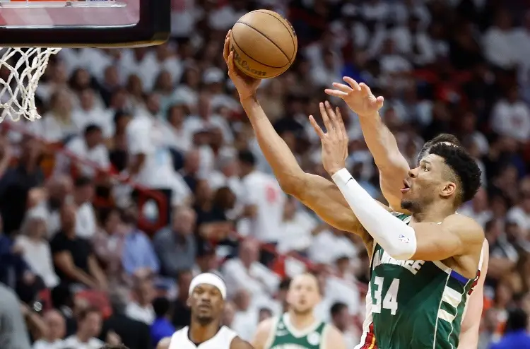 NBA: Los Bucks caen pese a una gran actuación de Antetokounmpo