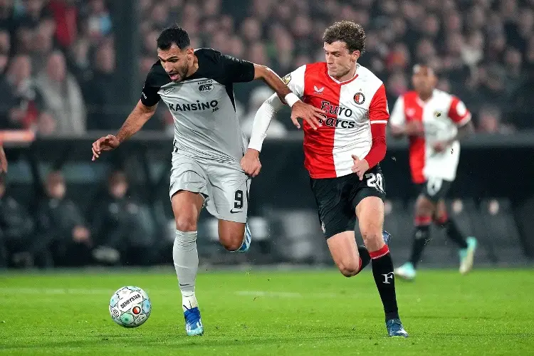 Santi y Feyenoord acaban con el invicto del AZ Alkmaar