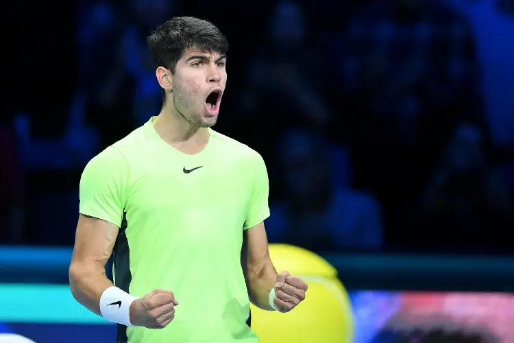 Alcaraz tiene su primer triunfo en las Finales ATP