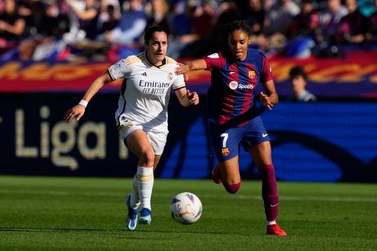 Barcelona no tiene piedad y golea al Real Madrid Femenil 