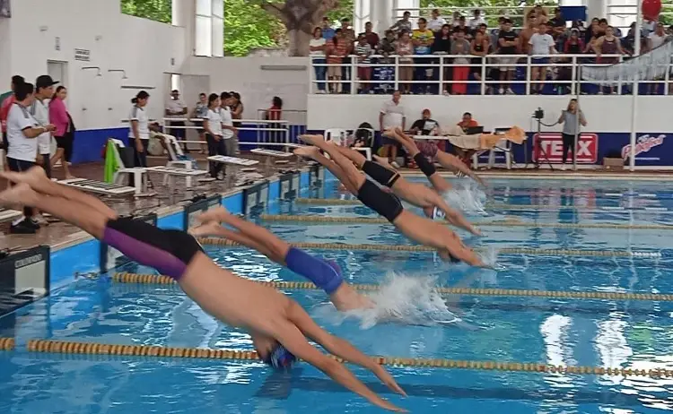 Pirañas Team lidera el Campeonato Estatal y Selectivo de Natación de Invierno
