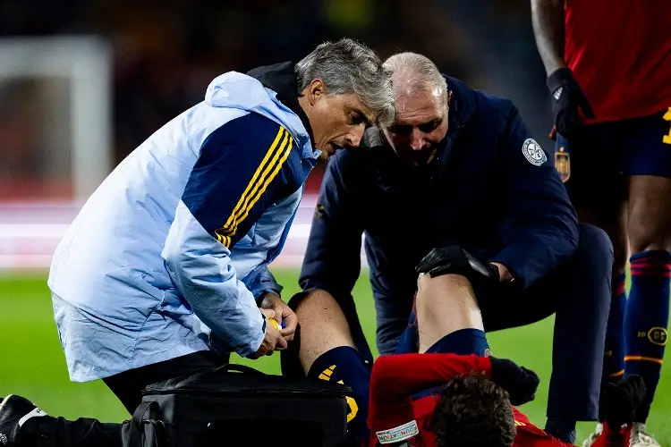 Gavi se rompe los ligamentos de la rodilla