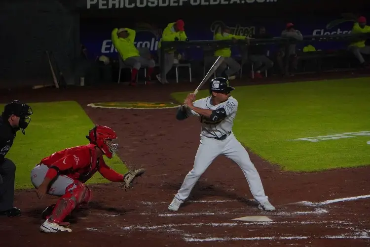 Pericos vence a El Águila en el primer juego
