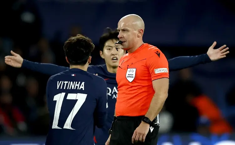 DT de Newcastle arremete contra el arbitraje tras empatar con PSG