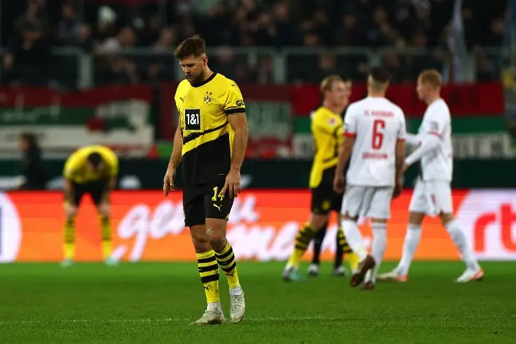 Borussia Dortmund tropieza y se aleja de puestos de Champions 