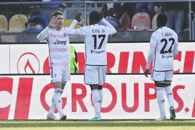 Juventus gana y sigue al acecho del liderato en Italia 