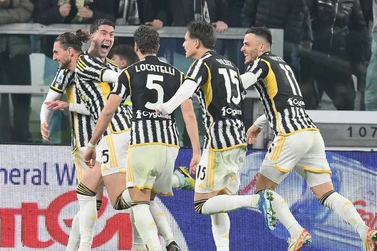 Juventus le pega a la Roma y acecha el liderato
