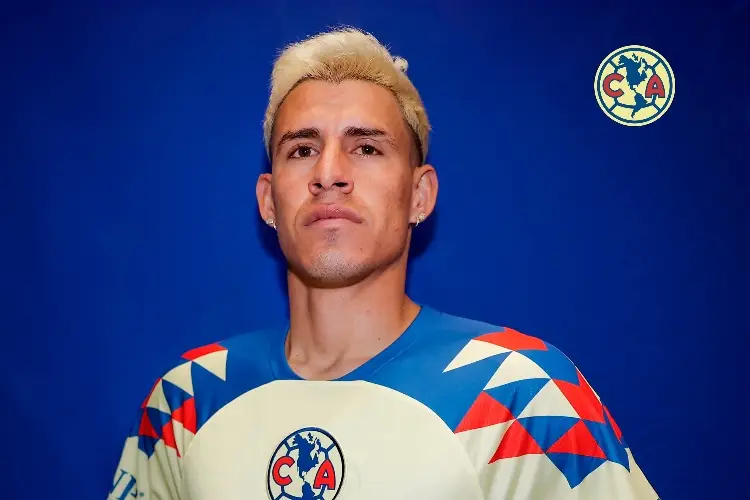 Oficial: 'Chicote' Calderón ya es jugador del América