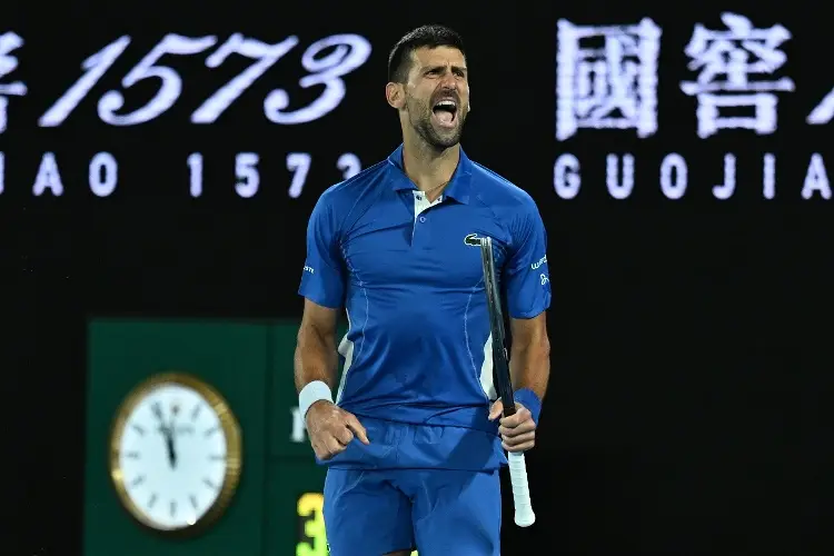 Djokovic no mejora pero sigue ganado en Australia