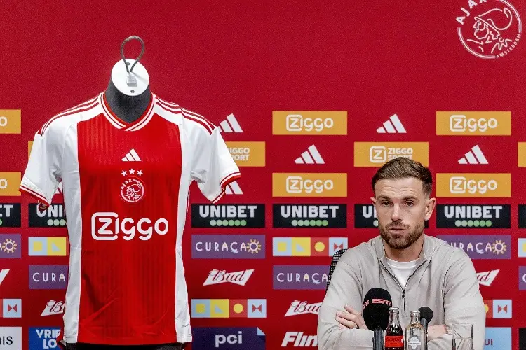 Se cansó del fútbol de Arabia y regresa a Europa con el Ajax 