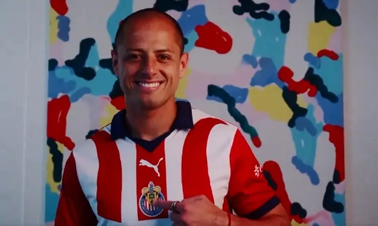 ¡Oficial! Chicharito ya es jugador de las Chivas