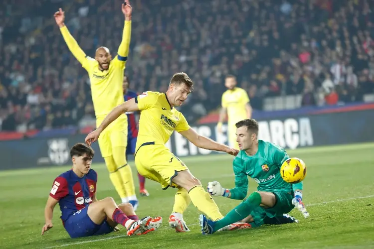 Barcelona intenta pero Villarreal lo termina noqueando 