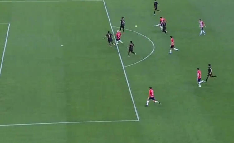 Polémico gol de Chivas a los 20 segundos de iniciar el juego vs Toluca (VIDEO)