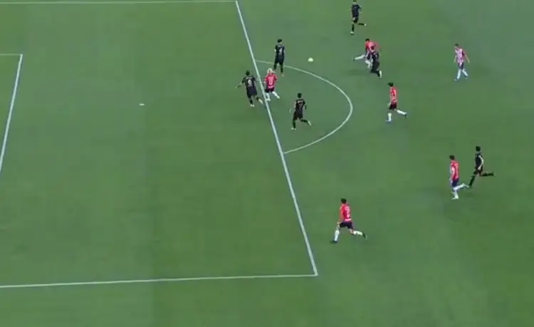 Polémico gol de Chivas a los 20 segundos de iniciar el juego vs Toluca (VIDEO)