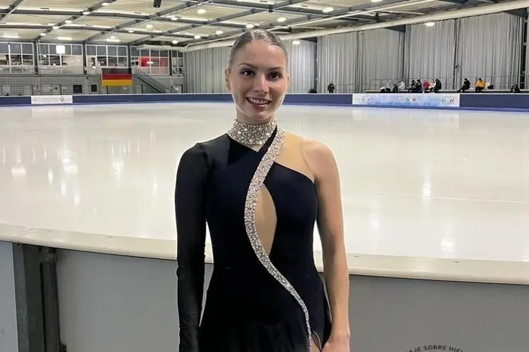 Andrea Montesinos tiene destacada actuación en Campeonato de Patinaje Artístico